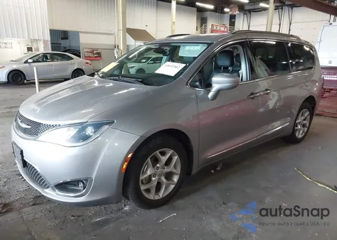 2017 Chrysler Pacifica Touring-L z USA, uszkodzony, nr VIN 2C4RC1BGXHR820375